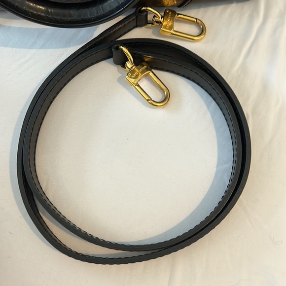 Louis Vuitton Phoenix - Picture 9 of 10